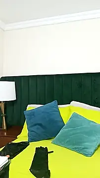 kiraGeiner online show from November 6, 2025, 2:34 am