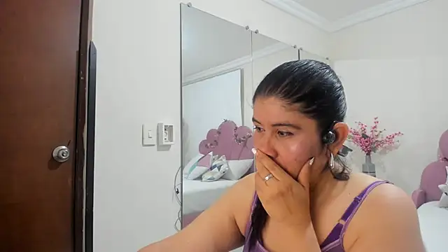 kiraGeiner online show from February 12, 2026, 6:58 pm