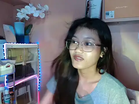 skinny gracie online show from October 19, 2025, 3:34 pm