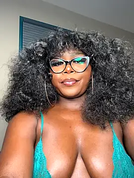 Snapshot of WomanNextdoor1 chatting on November 1, 2025, 11:40 pm WomanNextdoor1 online show from November 1, 2025, 11:40 pm