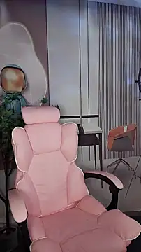 CAICAI BABY online show from November 30, 2025, 6:28 am