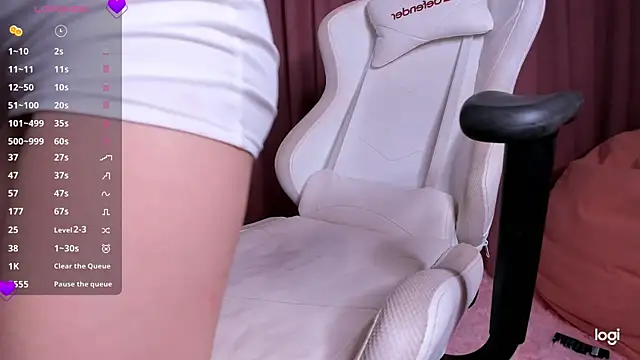 Momo Ayase  online show from November 7, 2025, 2:17 pm