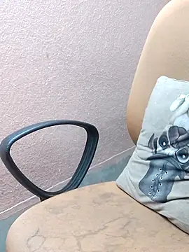 Hot-rima online show from April 14, 2026, 6:52 am