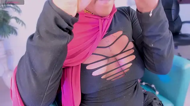 Snapshot of yasmin_elite chatting on February 25, 2026, 10:03 am yasmin elite online show from February 25, 2026, 10:03 am