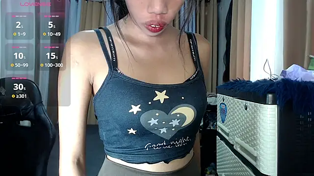 kourtneyluv  online show from February 5, 2026, 5:23 am