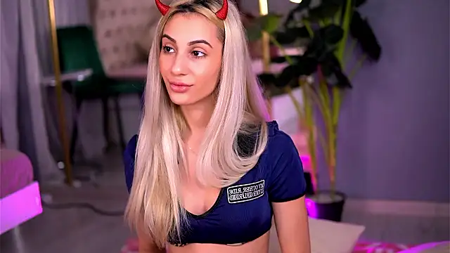 AwaLynch online show from February 2, 2026, 3:38 am