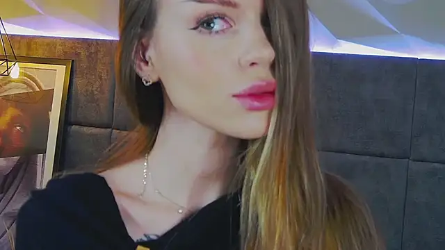 MarilynNova online show from March 8, 2026, 4:49 am