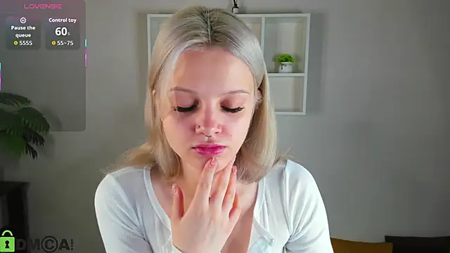 Allice Cox online show from October 12, 2025, 1:04 am