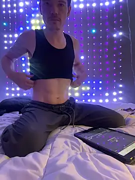 SalemStratton online show from November 1, 2025, 8:44 pm