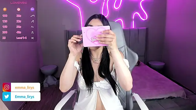 Snapshot of Emma_and_Issac chatting on September 10, 2025, 4:23 am Emma and Issac online show from September 10, 2025, 4:23 am