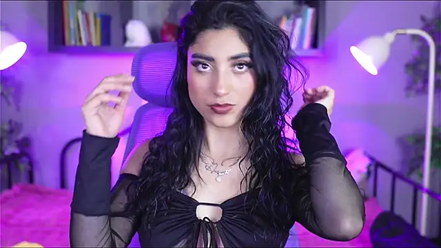 Snapshot of Emma_and_Issac chatting on October 18, 2025, 6:26 am Emma and Issac online show from October 18, 2025, 6:26 am