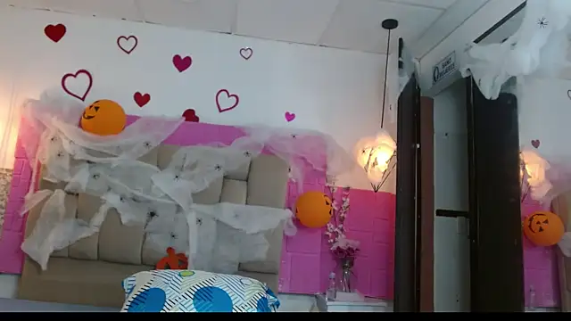 Snapshot of Damary_Leon chatting on October 27, 2025, 6:56 pm Damary Leon online show from October 27, 2025, 6:56 pm