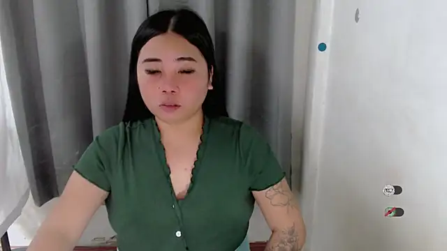 Yhana Slut online show from September 18, 2025, 2:08 pm
