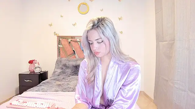 Ella Lenox online show from September 25, 2025, 10:57 pm