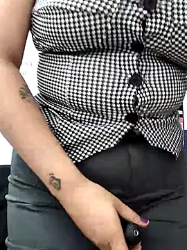 Snapshot of AMATISTA__16 chatting on April 9, 2026, 12:32 pm AMATISTA 16 online show from April 9, 2026, 12:32 pm