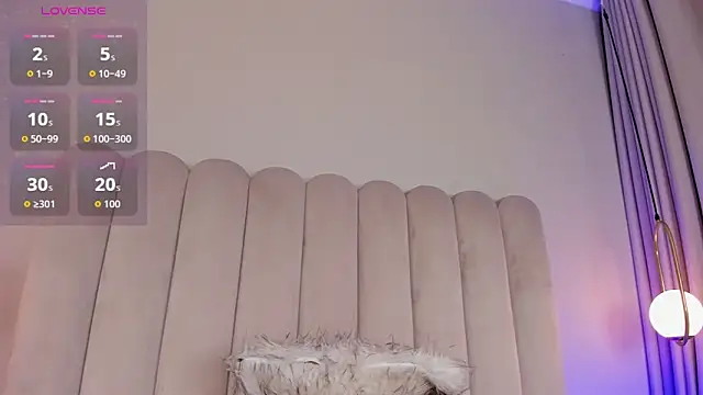 ashlye white online show from October 19, 2025, 1:23 pm