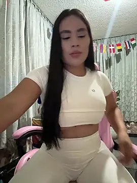 Snapshot of laure_torres chatting on July 23, 2026, 1:58 am laure torres online show from July 23, 2026, 1:58 am