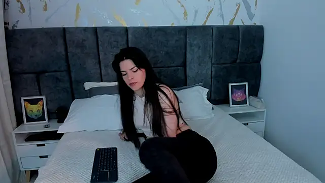 Astrid Velle online show from January 12, 2026, 5:34 am