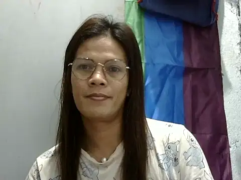 juicycum069 online show from December 18, 2025, 11:00 pm