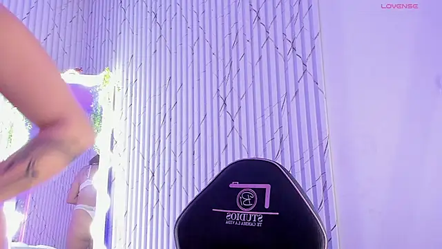 Naomy tay1 online show from March 29, 2026, 3:17 am