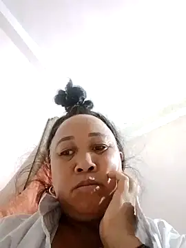 Mamapm20 online show from October 8, 2025, 7:33 pm