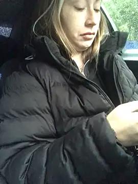 Reina Cummings online show from October 2, 2025, 4:52 am