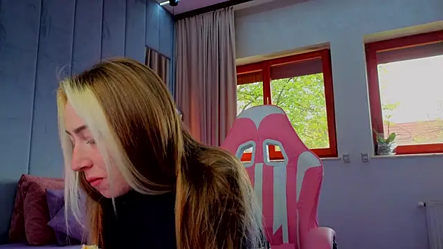 Reina Cummings online show from October 26, 2025, 7:03 am