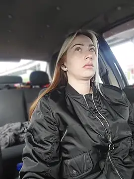 Reina Cummings online show from April 22, 2026, 5:21 am