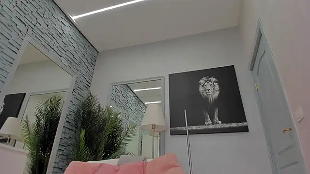 Reina Cummings online show from July 4, 2026, 6:52 am