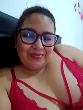 Snapshot of ladytropical1 chatting on June 7, 2026, 4:33 pm ladytropical1 online show from June 7, 2026, 4:33 pm