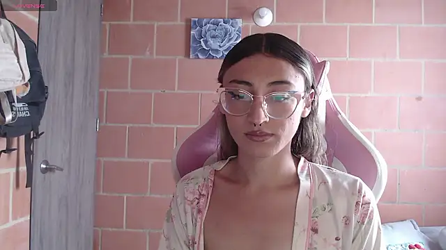 Andrea camilaaa online show from February 12, 2026, 1:50 pm