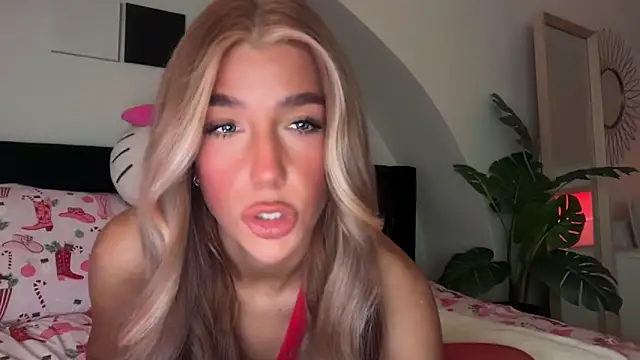 KENNIEXROSE online show from December 1, 2025, 10:37 pm