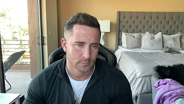 brettmycles28 online show from October 5, 2025, 9:56 pm