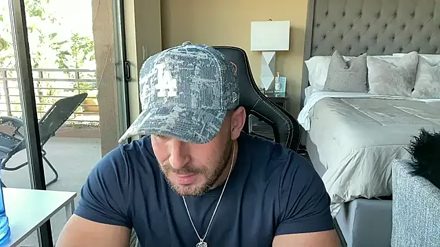 brettmycles28 online show from October 29, 2025, 10:22 pm