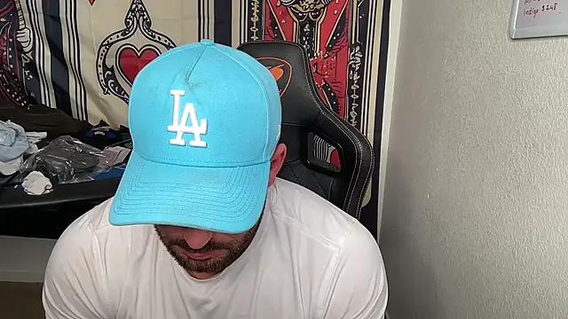 Snapshot of brettmycles28 chatting on February 17, 2026, 8:15 pm brettmycles28 online show from February 17, 2026, 8:15 pm