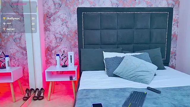 Angelique Angell online show from October 7, 2025, 7:44 pm