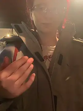 Snapshot of raen001 chatting on February 6, 2026, 9:56 am raen001 online show from February 6, 2026, 9:56 am