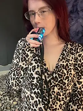 Snapshot of raen001 chatting on February 19, 2026, 10:39 pm raen001 online show from February 19, 2026, 10:39 pm