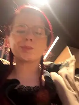 Snapshot of raen001 chatting on March 3, 2026, 9:15 am raen001 online show from March 3, 2026, 9:15 am