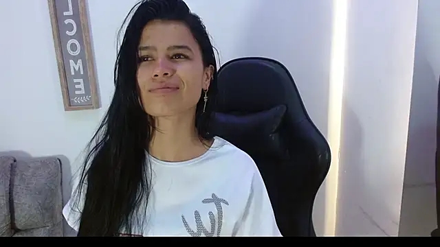 luna starr69 online show from September 25, 2025, 6:33 pm