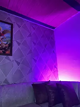 Alisse taylor2 online show from November 7, 2025, 4:07 pm