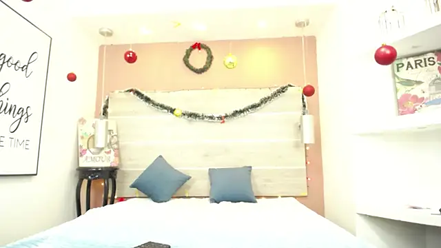 AlexandraCambell online show from December 14, 2025, 9:03 am