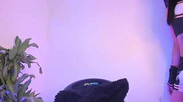 Snapshot of Lucy_shen_ chatting on October 9, 2025, 11:14 pm Lucy shen online show from October 9, 2025, 11:14 pm