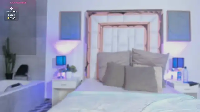 scarlet dh online show from November 25, 2025, 8:42 pm