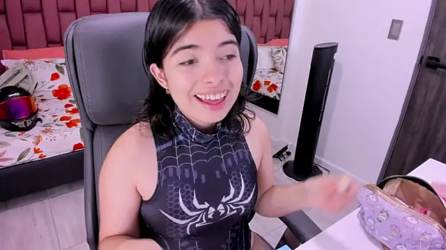 selina lovers online show from September 18, 2025, 1:40 am