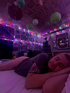 WriggleQuest online show from November 8, 2025, 2:45 am