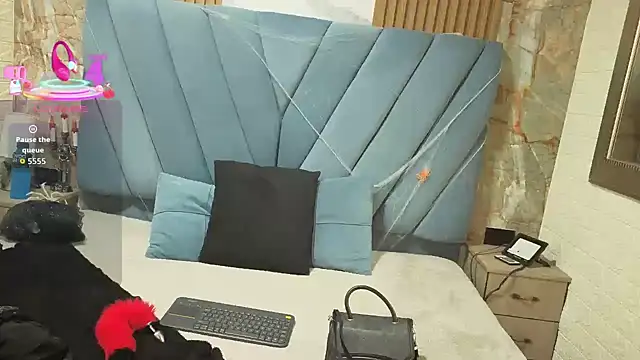 angel  red  online show from October 30, 2025, 3:08 am