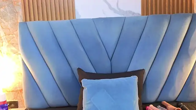 angel  red  online show from April 22, 2026, 3:53 am