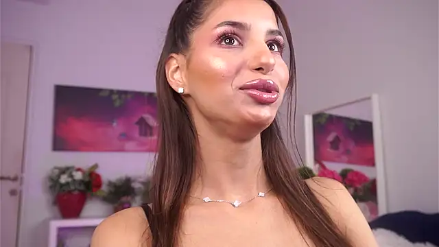 ZariaVera online show from October 1, 2025, 6:36 pm