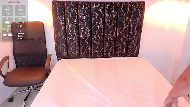 Snapshot of evvaa_moon69 chatting on April 30, 2026, 12:33 pm evvaa moon69 online show from April 30, 2026, 12:33 pm